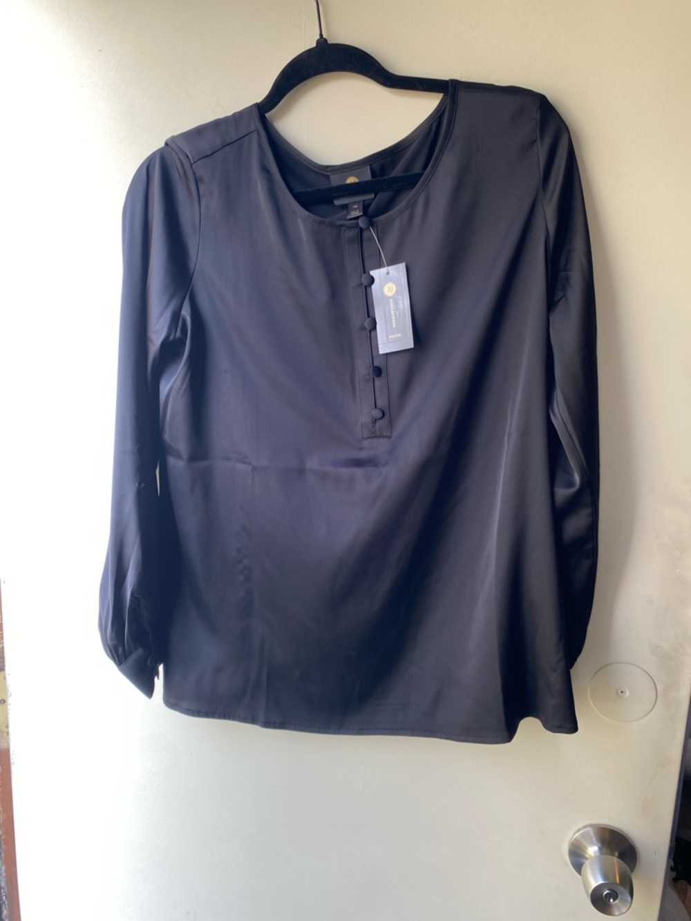 NWT! JM Collection Black Lux Long Sleeve Satin 3 Button Blouse. Medium Petite